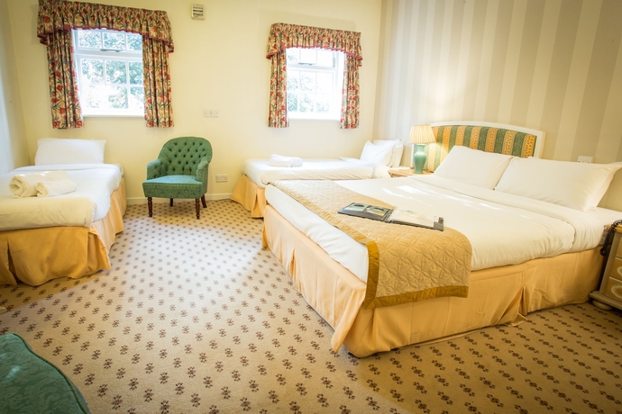 Imagen de los exteriores del Hotel Brook Marston Farm. Foto 17