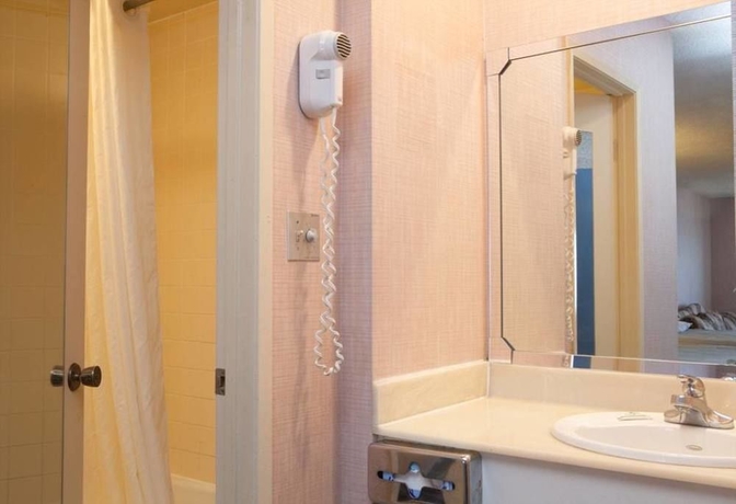 Imagen de la habitación del Hotel Brookhurst Plaza Inn. Foto 3