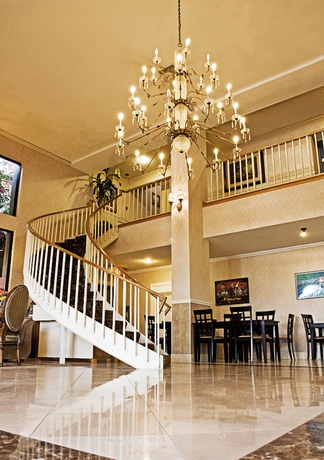 Imagen de los interiores del Hotel Brookhurst Plaza Inn. Foto 12