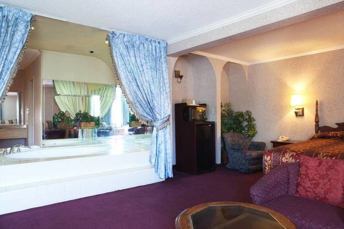 Imagen de la habitación del Hotel Brookhurst Plaza Inn. Foto 7