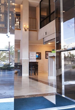 Imagen de los interiores del Hotel Brookhurst Plaza Inn. Foto 13
