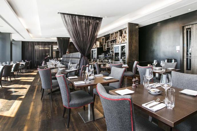 Imagen del bar/restaurante del Hotel Brooklands, Elmbridge. Foto 5