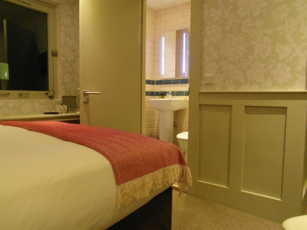 Imagen de la habitación del Hotel Brooks Edinburgh. Foto 11