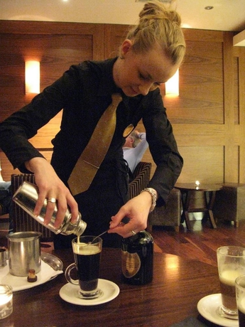 Imagen del bar/restaurante del Hotel Brooks. Foto 3