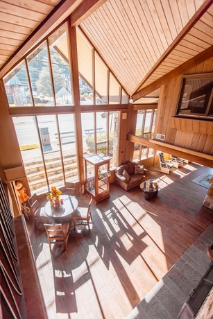 Imagen de los interiores del Hotel Brookside Lodge. Foto 19