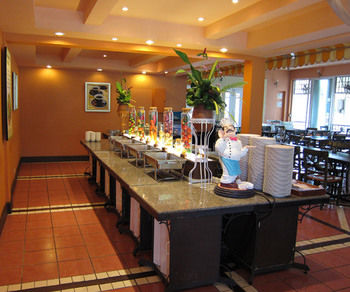 Imagen de los interiores del Hotel Brookside Valley Resort. Foto 11