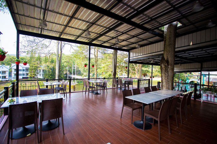 Imagen de los interiores del Hotel Brookside Valley Resort. Foto 13