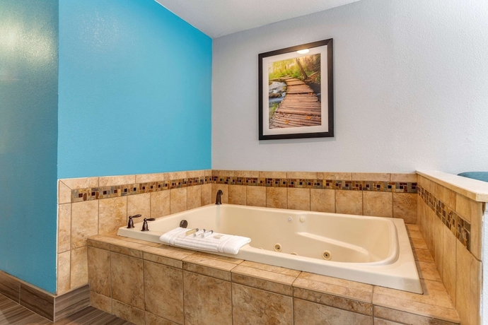 Imagen de la habitación del Hotel Brookstone Lodge Near Biltmore Village, Ascend Hotel Collection By Choice Hotels International. Foto 6