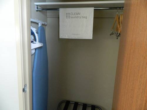 Imagen de la habitación del Hotel Brookstone Lodge and Suites. Foto 5