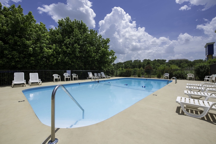 Imagen de la piscina del Hotel Brookwood Inn, Branson. Foto 12