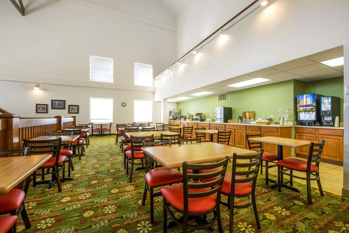 Imagen del bar/restaurante del Hotel Brookwood Inn, Branson. Foto 4