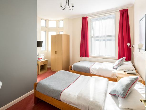 Imagen de la habitación del Hotel Bros Inn Hotel. Foto 3
