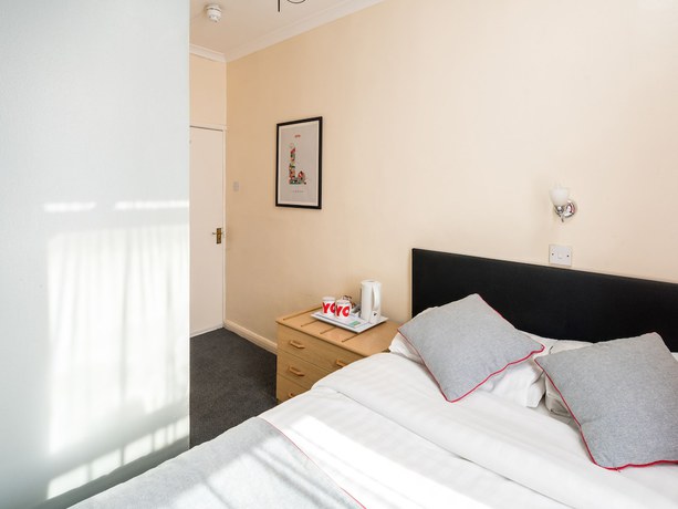 Imagen de la habitación del Hotel Bros Inn Hotel. Foto 8