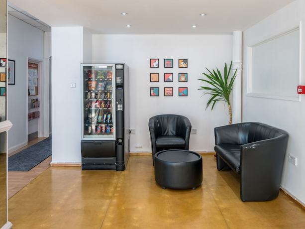 Imagen de los interiores del Hotel Bros Inn Hotel. Foto 17