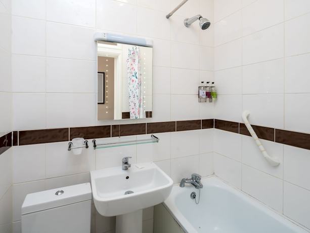 Imagen de la habitación del Hotel Bros Inn Hotel. Foto 13