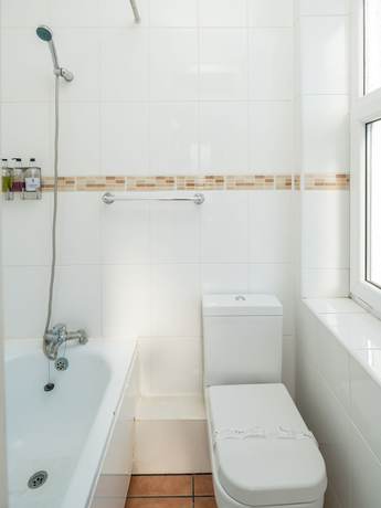Imagen de la habitación del Hotel Bros Inn Hotel. Foto 14