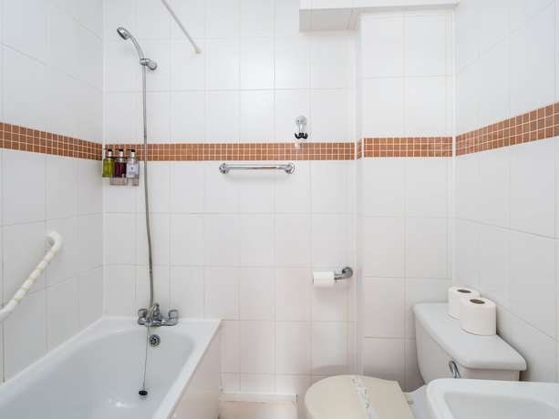 Imagen de la habitación del Hotel Bros Inn Hotel. Foto 15