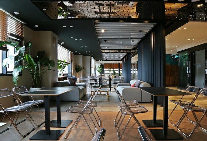 Imagen del bar/restaurante del Hotel Brosis Hotel. Foto 5