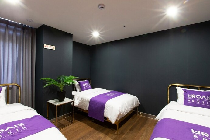 Imagen de la habitación del Hotel Brosis Hotel. Foto 7