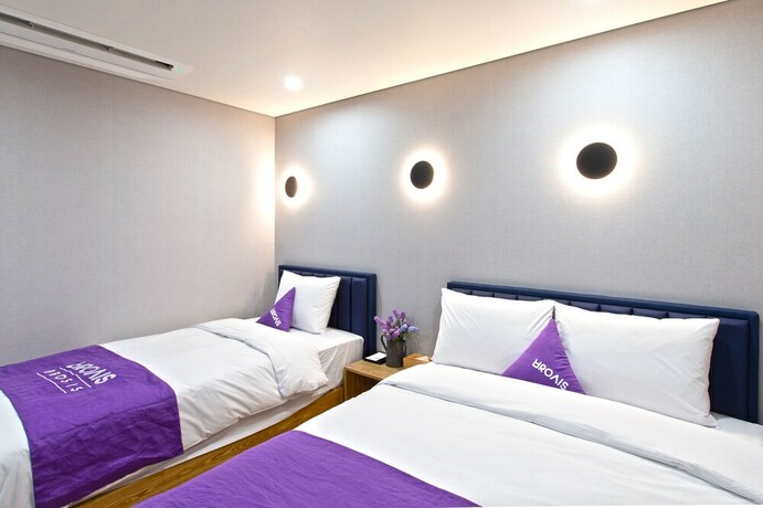 Imagen de la habitación del Hotel Brosis Hotel. Foto 9
