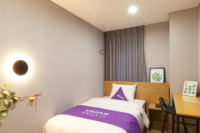 Imagen de la habitación del Hotel Brosis Hotel. Foto 11