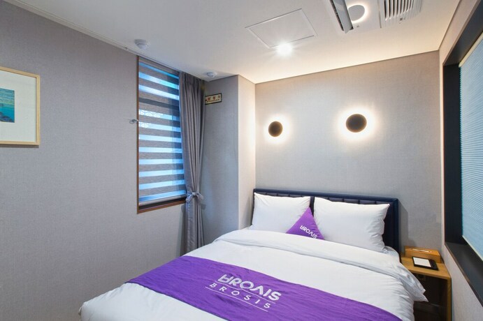 Imagen de la habitación del Hotel Brosis Hotel. Foto 13