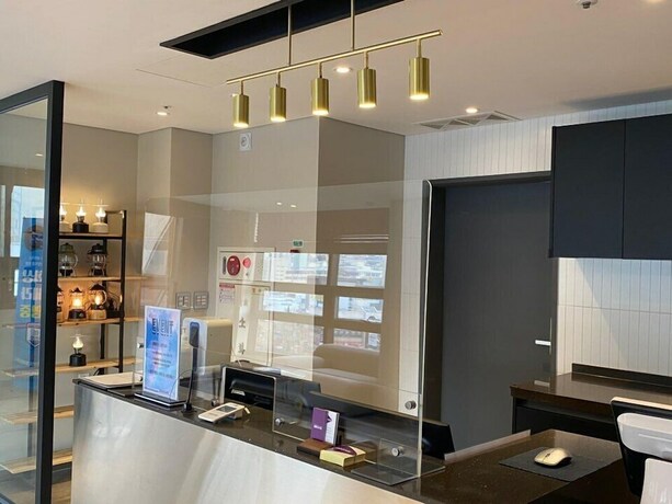 Imagen de los interiores del Hotel Brosis Hotel. Foto 17