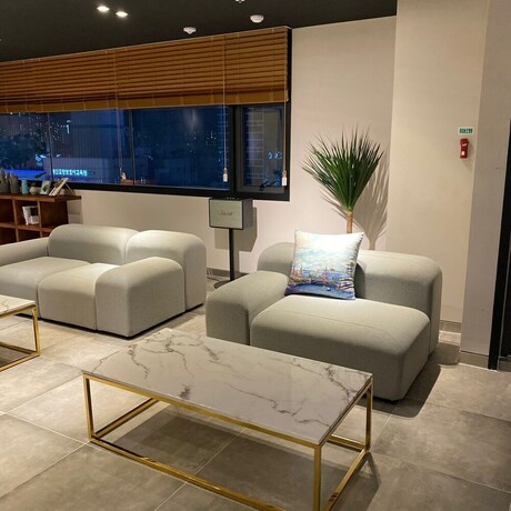 Imagen de los interiores del Hotel Brosis Hotel. Foto 18