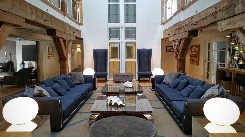 Imagen de los interiores del Hotel Brosundet. Foto 10