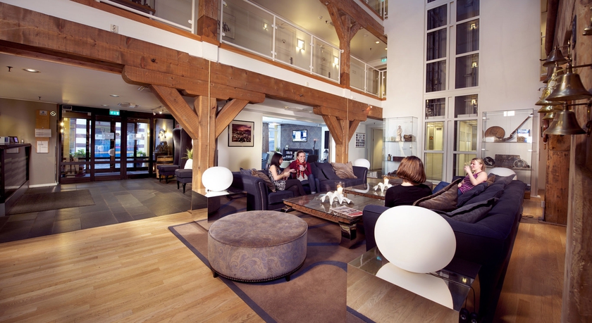 Imagen de los interiores del Hotel Brosundet. Foto 14