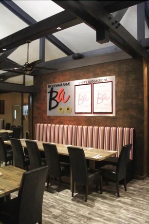 Imagen del bar/restaurante del Hotel Brougham Arms. Foto 6