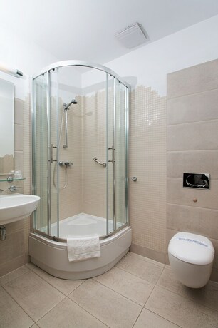 Imagen de la habitación del Hotel Brovaria. Foto 15