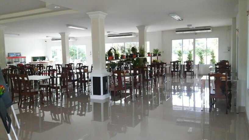 Imagen del bar/restaurante del Hotel Brown Andaman Krabi. Foto 19