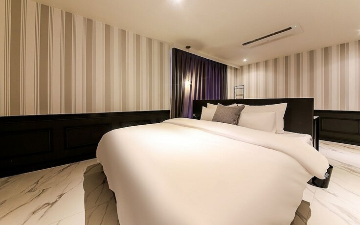 Imagen de la habitación del Hotel Brown Dot Nampo Chungmu. Foto 11