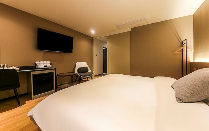 Imagen de la habitación del Hotel Brown Dot Nampo Chungmu. Foto 18