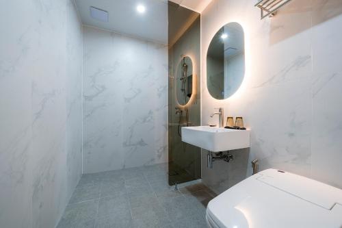 Imagen de la habitación del Hotel Brown Dot Pyeonghwa plaza. Foto 13