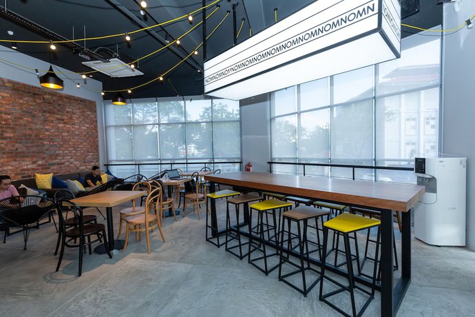 Imagen del bar/restaurante del Hotel Brown, George Town. Foto 4