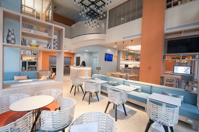 Imagen del bar/restaurante del Hotel Brown Kubic, A Member Of Brown Hotels. Foto 2