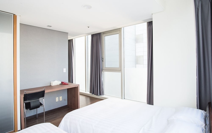 Imagen de la habitación del Hotel Brown Suites Sinchon Central. Foto 3
