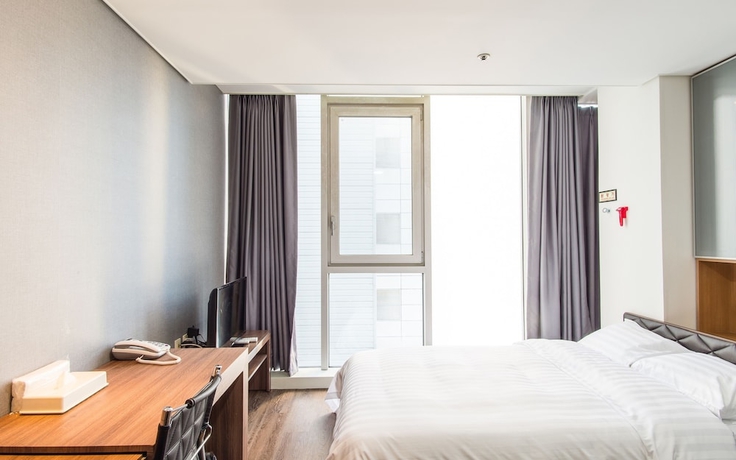 Imagen de la habitación del Hotel Brown Suites Sinchon Central. Foto 5