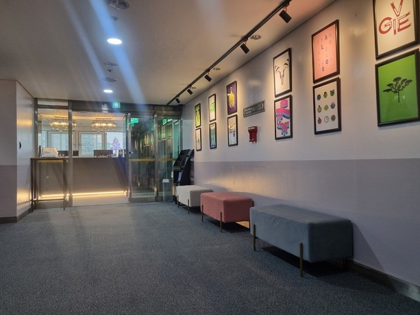 Imagen de los interiores del Hotel Brown Suites Sinchon Central. Foto 19