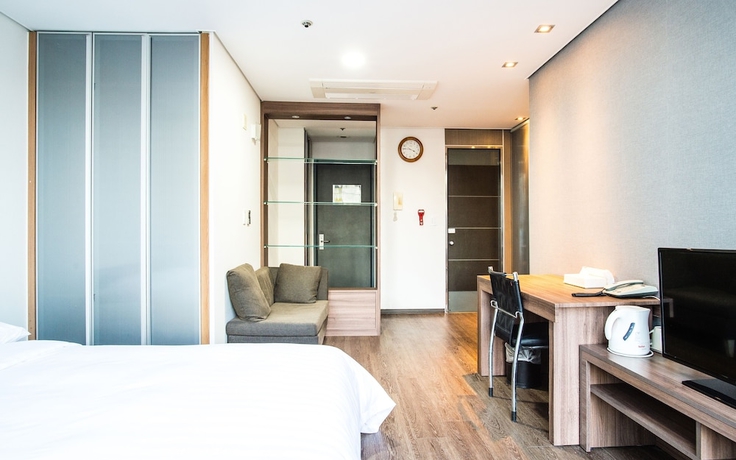 Imagen de la habitación del Hotel Brown Suites Sinchon Central. Foto 14