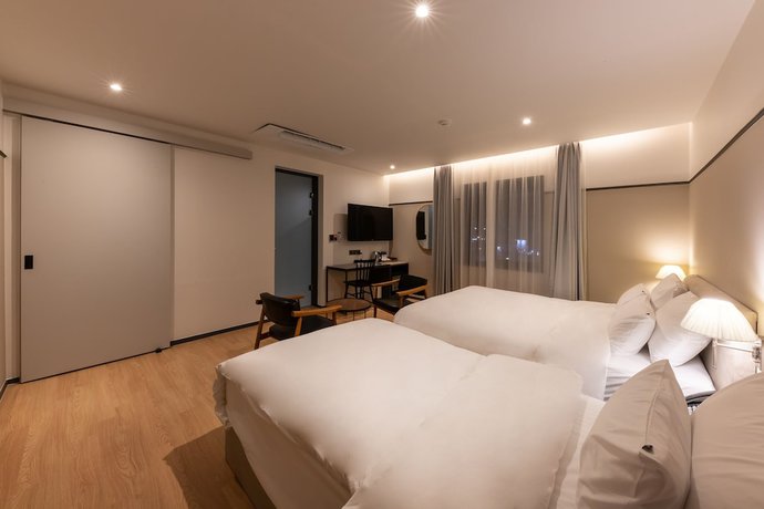 Imagen de la habitación del Hotel Browndot. Foto 12