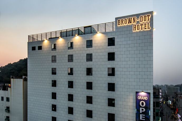Imagen general del Hotel Browndot Hotel Hadan. Foto 1