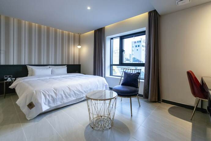 Imagen de la habitación del Hotel Browndot Hotel Hadan. Foto 14