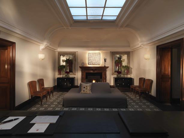 Imagen de los interiores del Hotel Brown's , A Rocco Forte. Foto 19