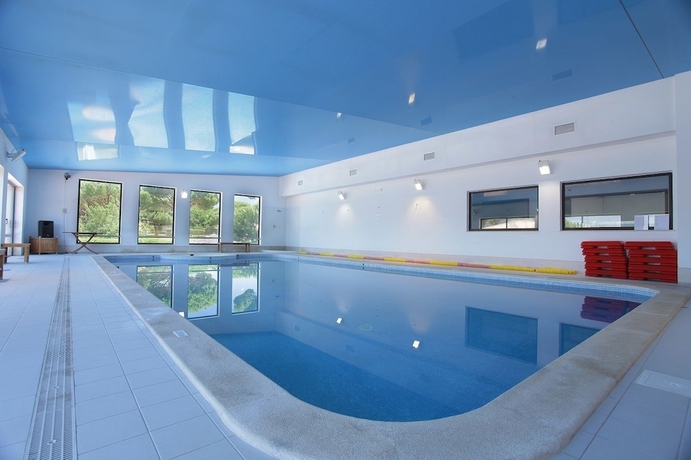 Imagen de la piscina del Hotel Browns Sports Resort. Foto 18