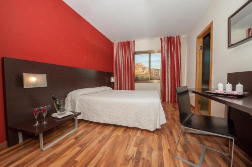 Imagen de la habitación del Hotel Bruc. Foto 18