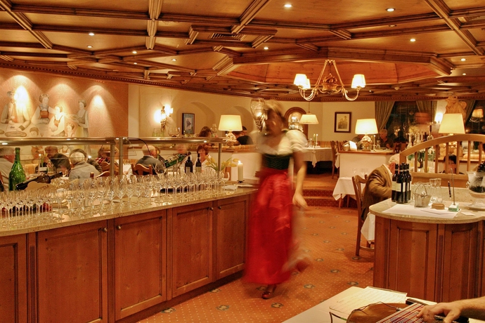 Imagen del bar/restaurante del Hotel Brugger&acute;s Genie&szlig;erhotel Lanersbacherhof. Foto 5