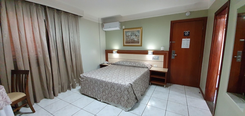 Imagen de la habitación del Hotel Brumado. Foto 10
